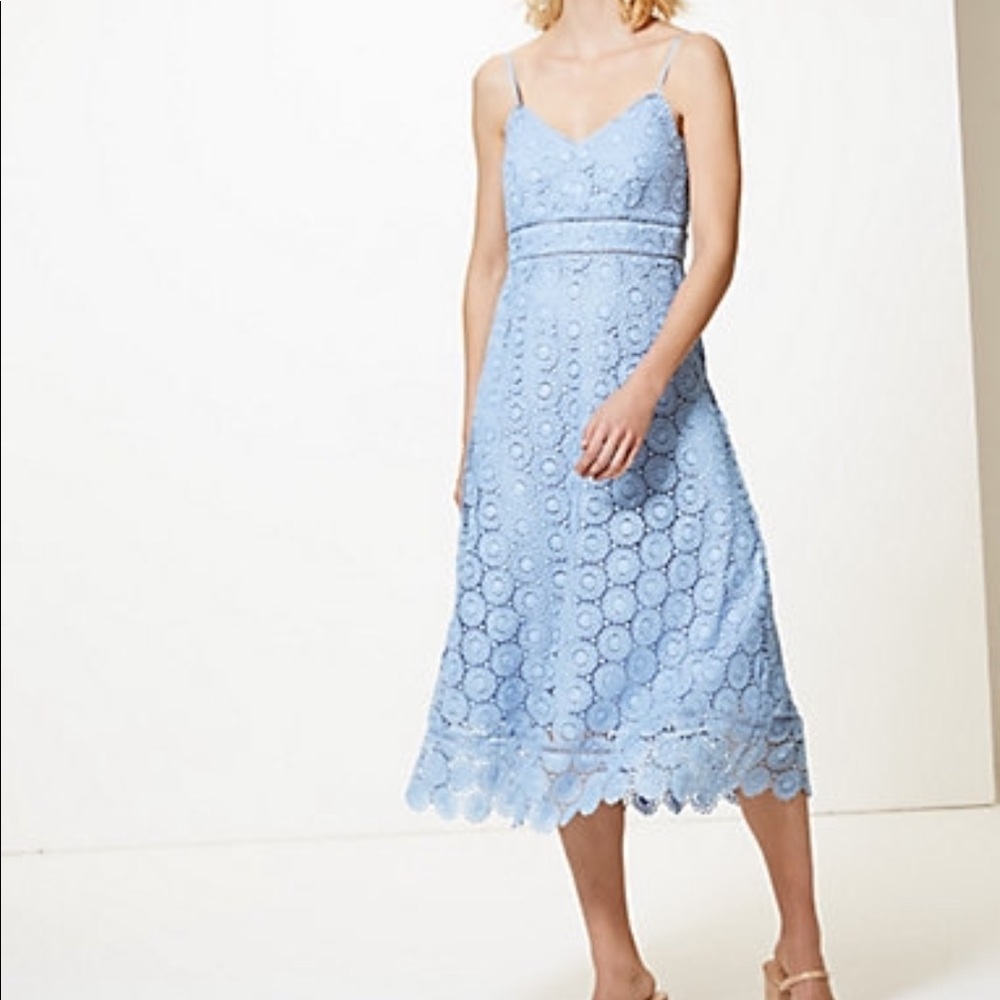 Blue sleeveless lace dress
